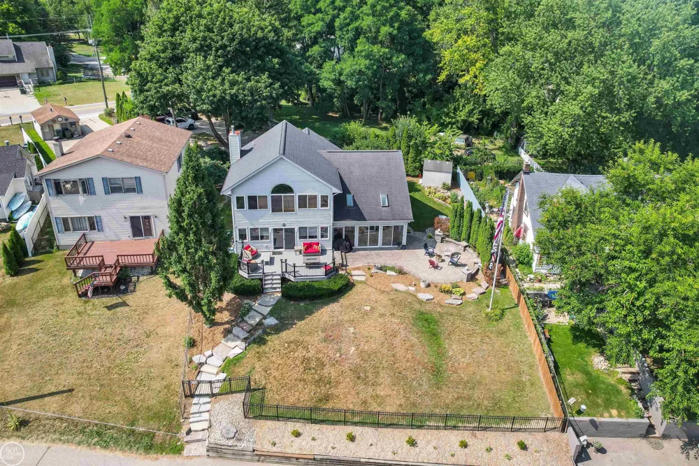 695 King Circle Orion Charter Township, MI 48362