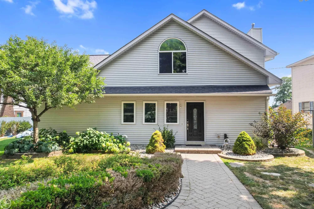 695 King Circle Orion Charter Township, MI 48362