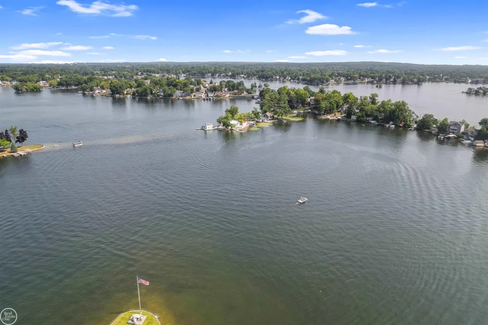 695 King Circle Orion Charter Township, MI 48362