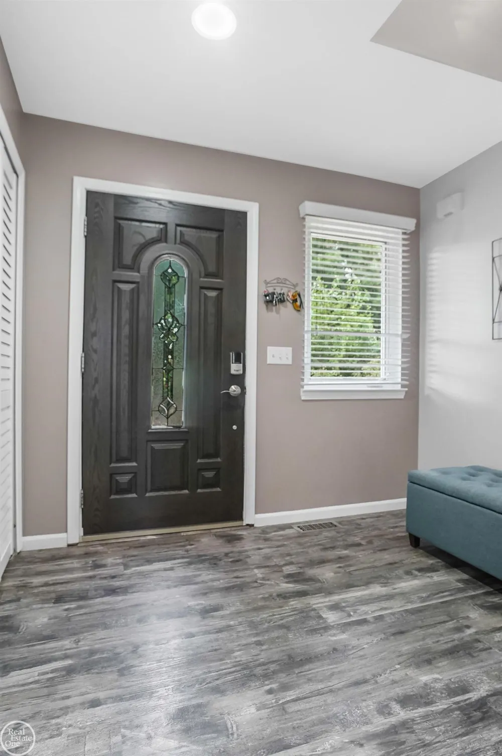 695 King Circle Orion Charter Township, MI 48362