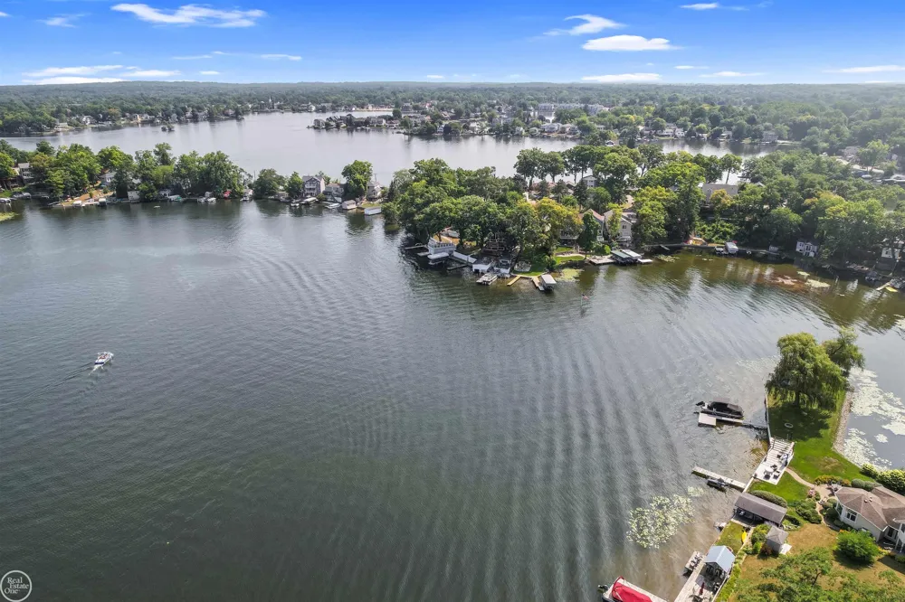 695 King Circle Orion Charter Township, MI 48362
