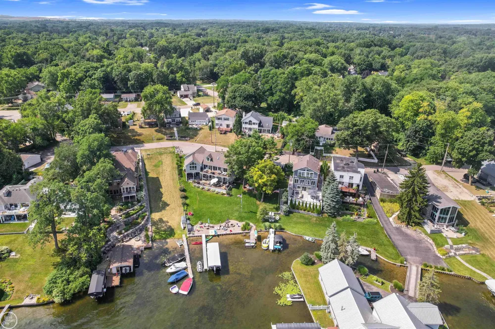 695 King Circle Orion Charter Township, MI 48362