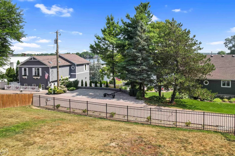 695 King Circle Orion Charter Township, MI 48362