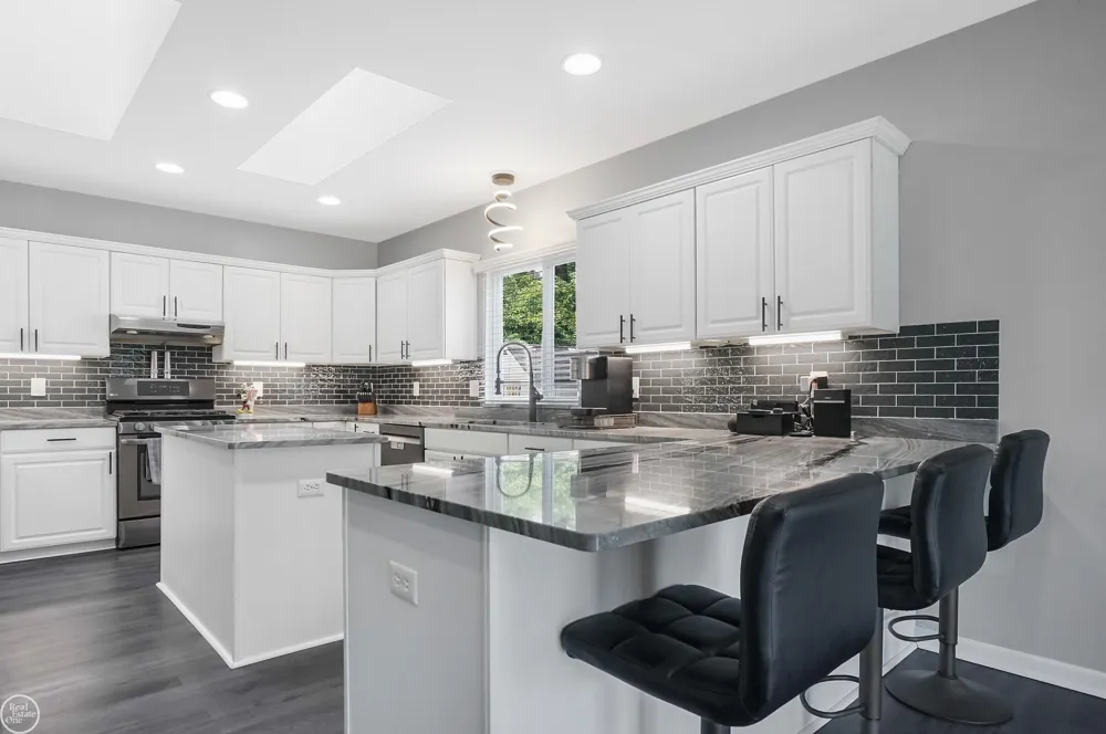 695 King Circle Orion Charter Township, MI 48362