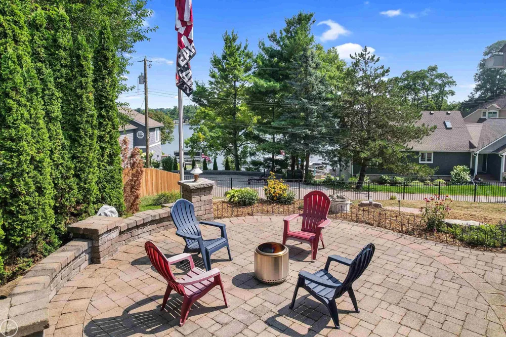 695 King Circle Orion Charter Township, MI 48362