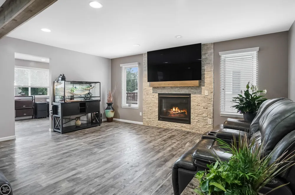 695 King Circle Orion Charter Township, MI 48362