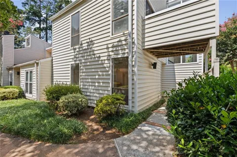 708 Serramonte Drive
