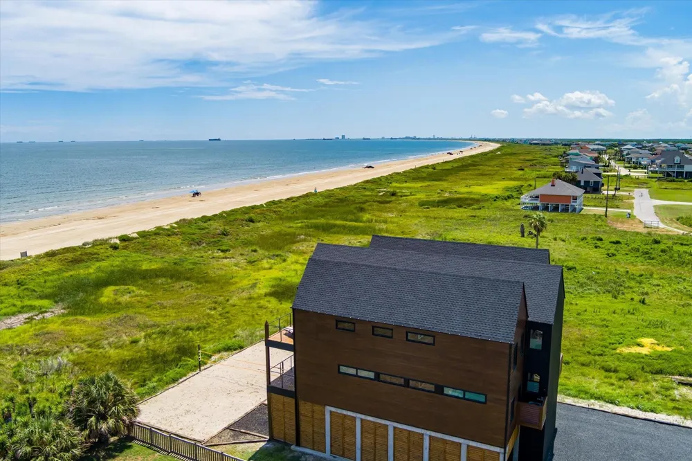 342 Atkinson Street Crystal Beach, TX 77650