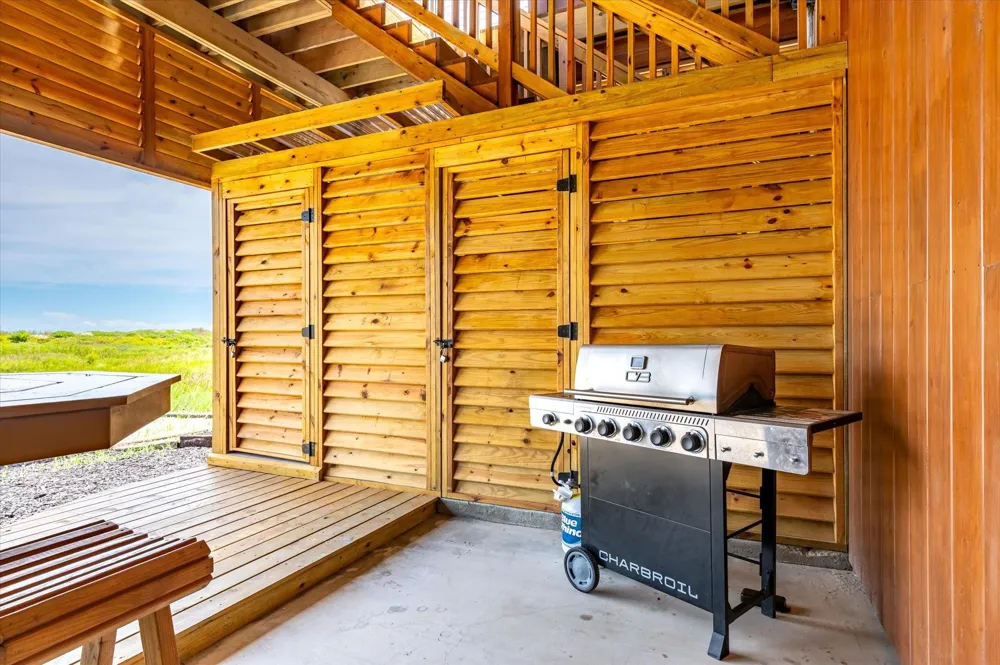 342 Atkinson Street Crystal Beach, TX 77650