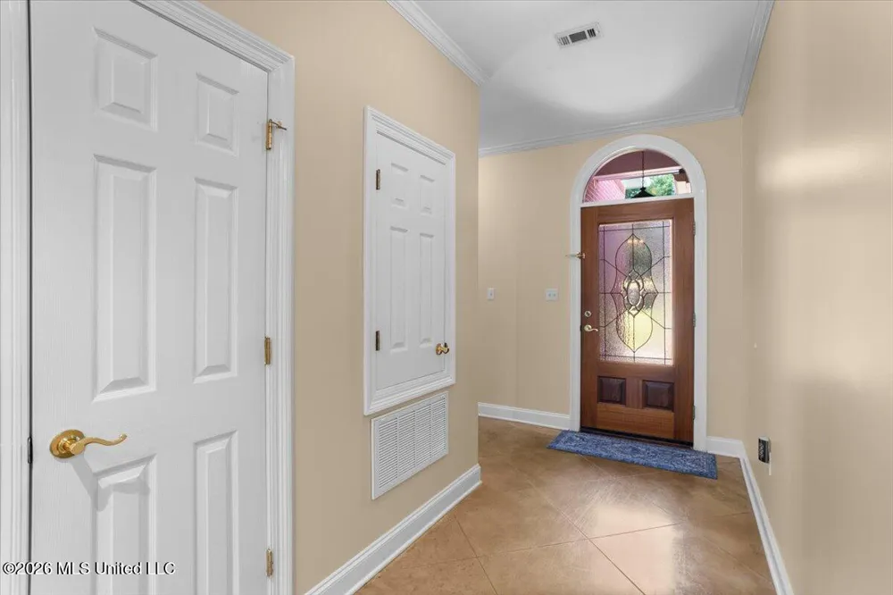 131 Shadow Lake Drive Hattiesburg, MS 39402