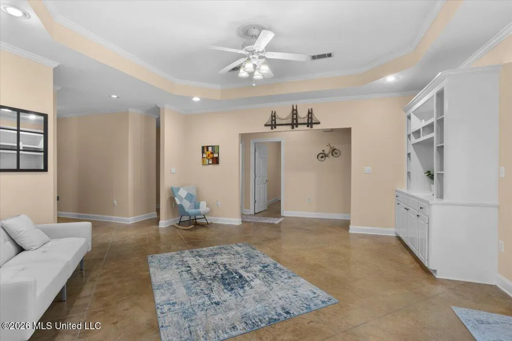 131 Shadow Lake Drive Hattiesburg, MS 39402
