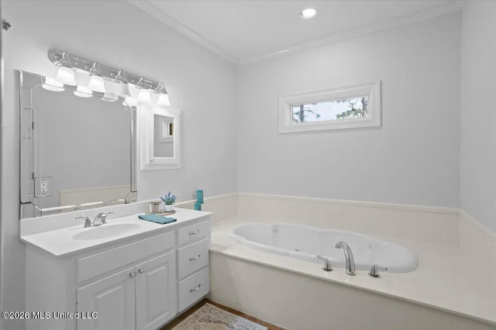 131 Shadow Lake Drive Hattiesburg, MS 39402