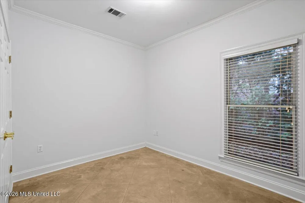 131 Shadow Lake Drive Hattiesburg, MS 39402