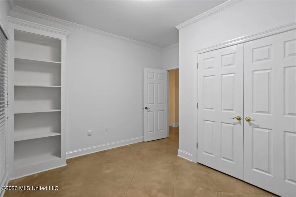131 Shadow Lake Drive Hattiesburg, MS 39402