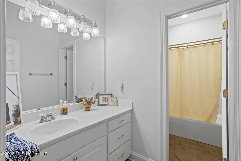 131 Shadow Lake Drive Hattiesburg, MS 39402