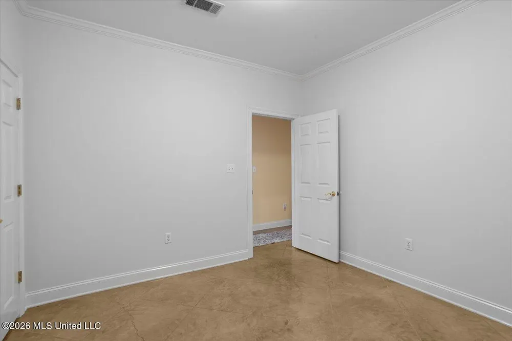 131 Shadow Lake Drive Hattiesburg, MS 39402