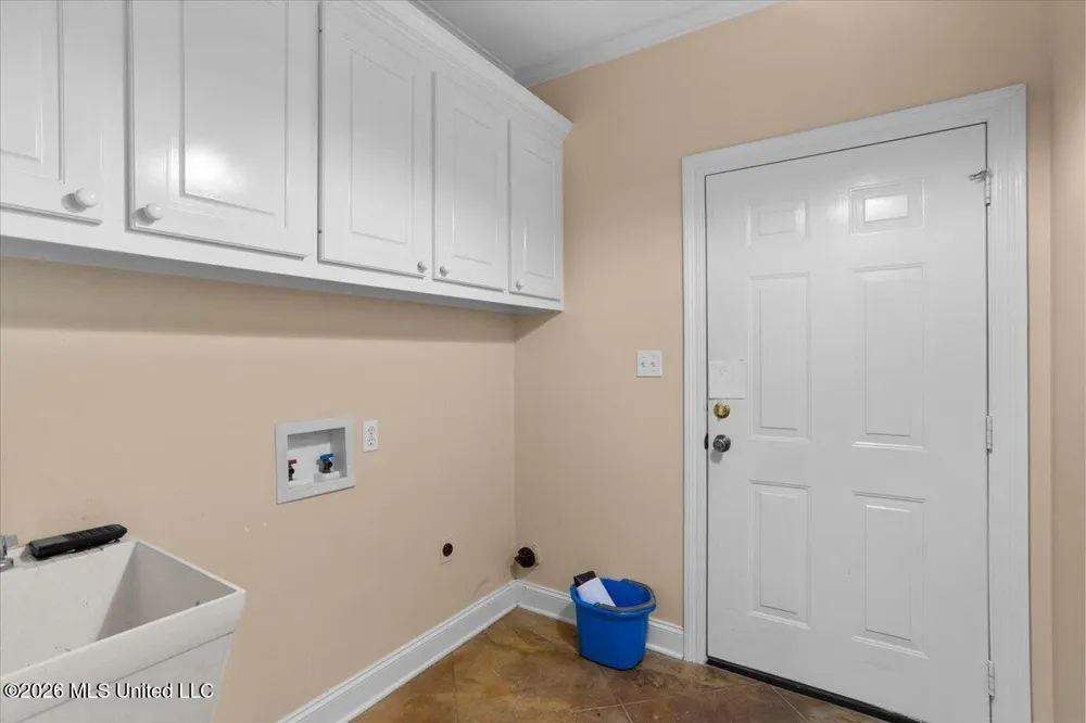 131 Shadow Lake Drive Hattiesburg, MS 39402