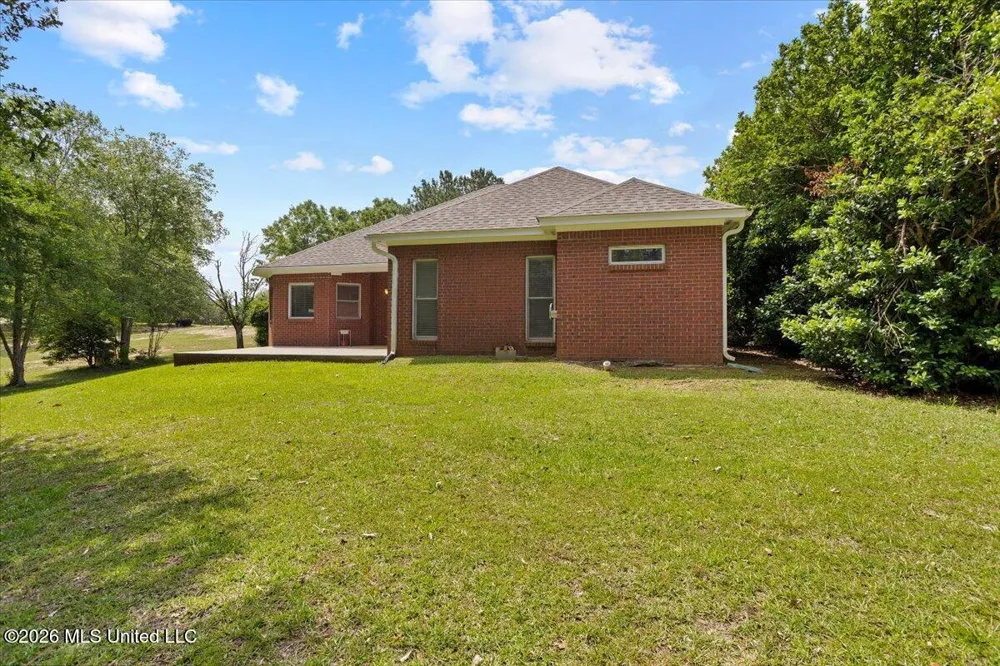 131 Shadow Lake Drive Hattiesburg, MS 39402