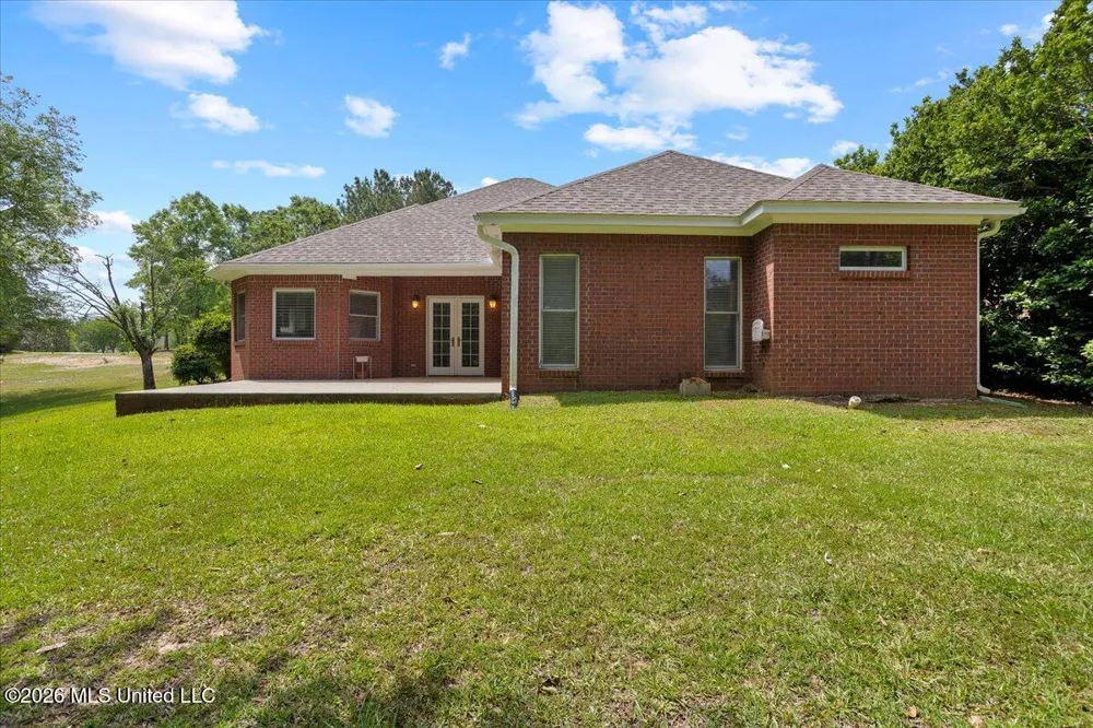 131 Shadow Lake Drive Hattiesburg, MS 39402