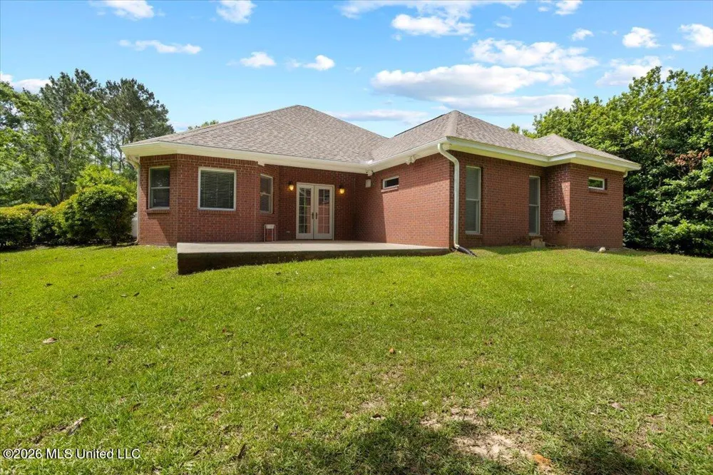 131 Shadow Lake Drive Hattiesburg, MS 39402