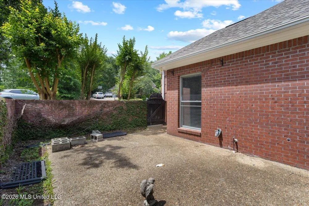 131 Shadow Lake Drive Hattiesburg, MS 39402