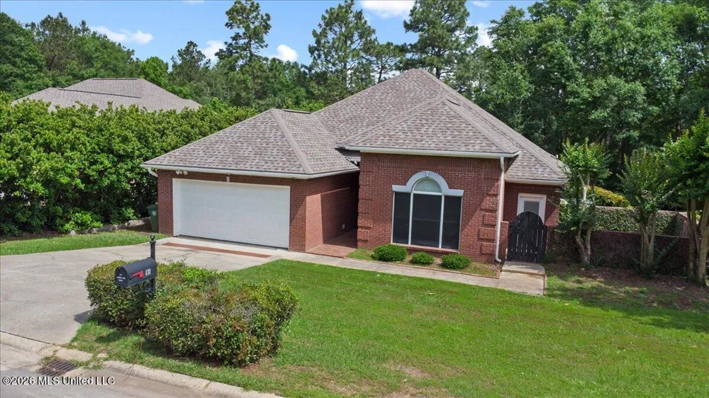 131 Shadow Lake Drive Hattiesburg, MS 39402