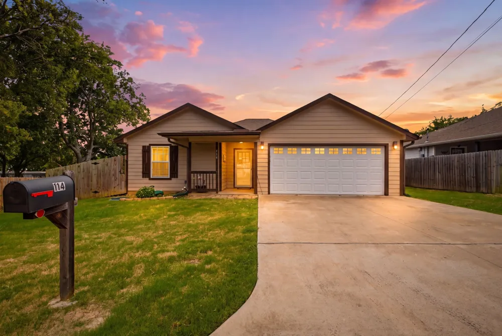 114 Wade Street Whitesboro, TX 76273