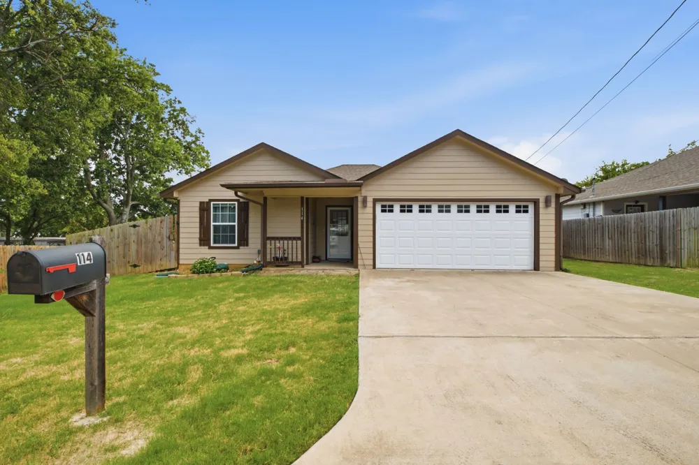 114 Wade Street Whitesboro, TX 76273