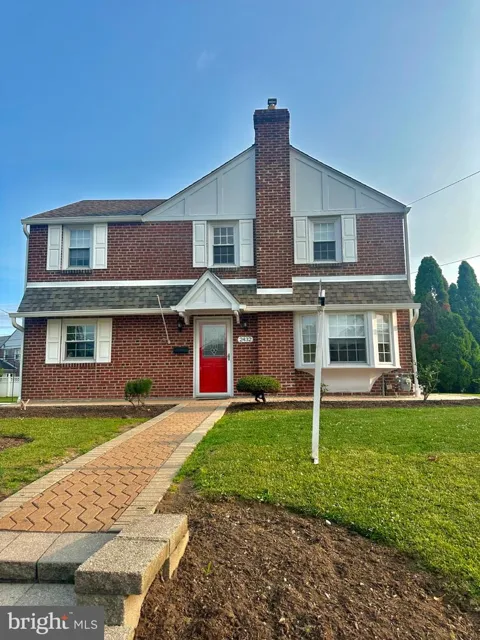 2432 W CHESTER PIKE