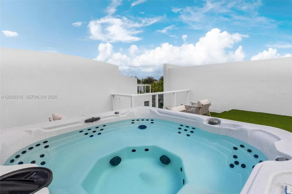 1975 Calais Dr #4 Miami Beach, FL 33141