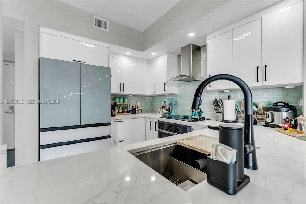 9066 SW 73rd Ct #1208 Miami, FL 33156
