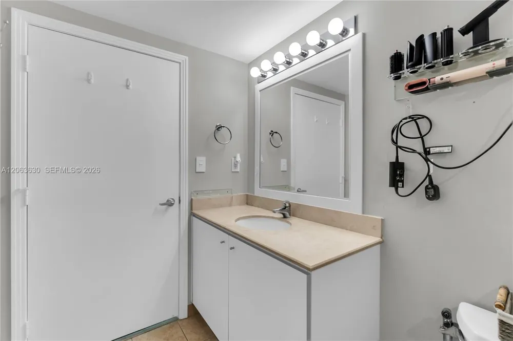 9066 SW 73rd Ct #1208 Miami, FL 33156