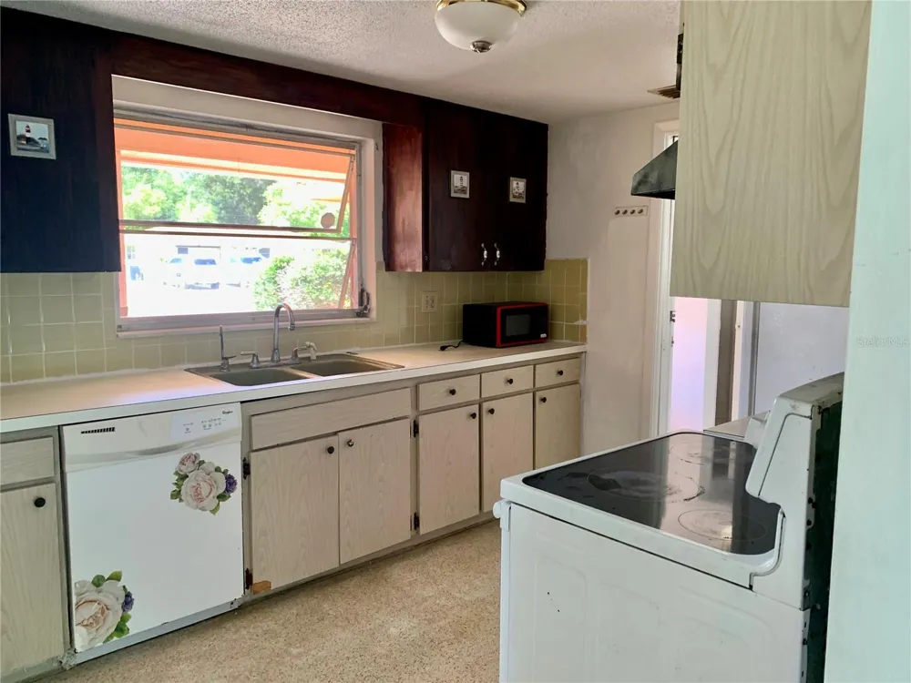 8024 JASMINE BOULEVARD Port Richey, FL 34668
