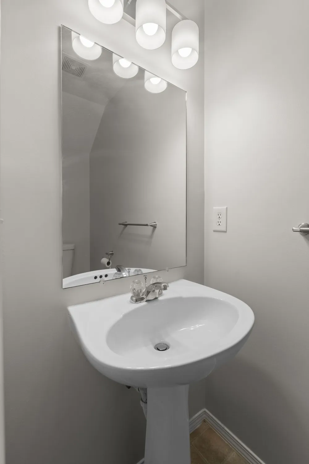 2012 Ethan Ln Antioch, TN 37013
