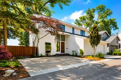 808 Lake Lane