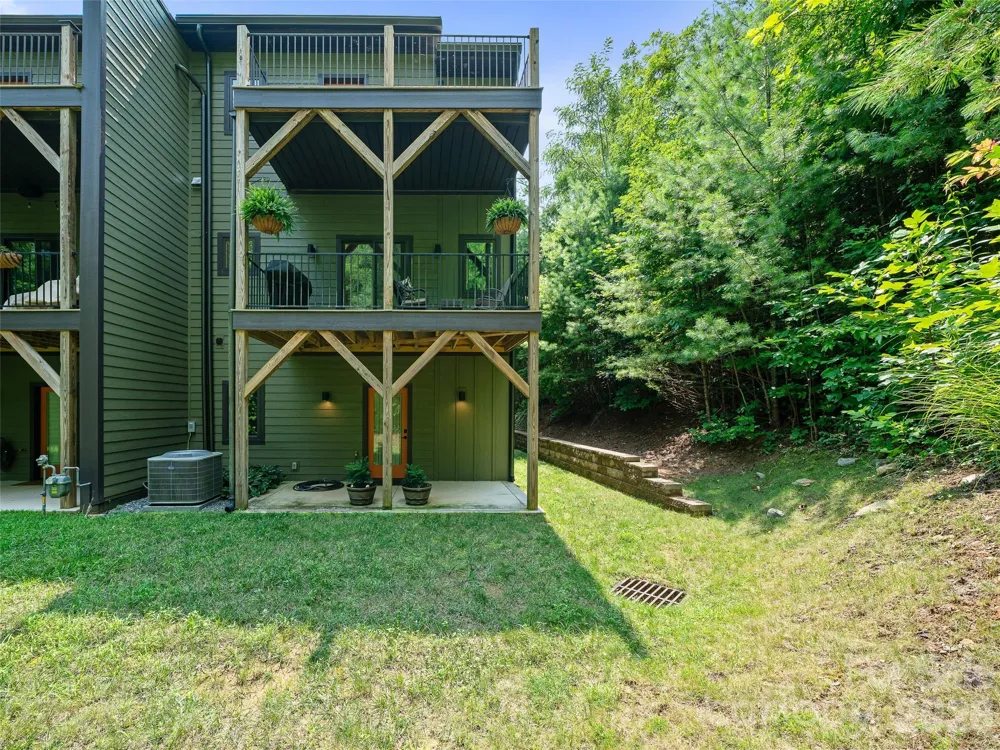 35 Macallan Lane Asheville, NC 28805