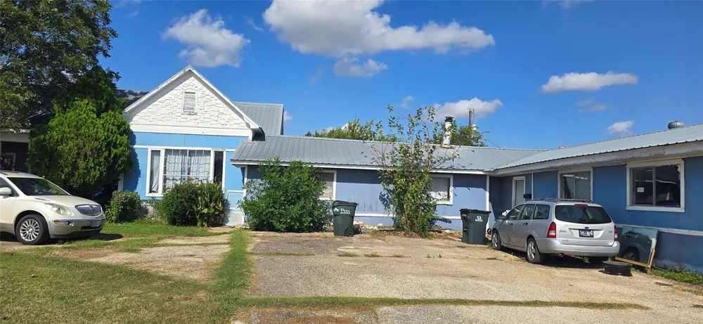 807 Manse Avenue Giddings, TX 78942
