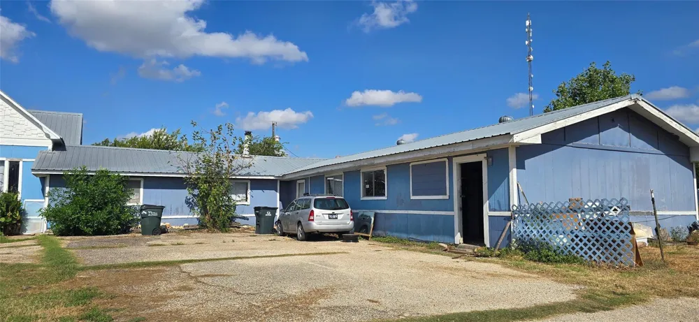 807 Manse Avenue Giddings, TX 78942