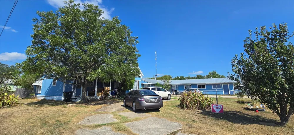 807 Manse Avenue Giddings, TX 78942