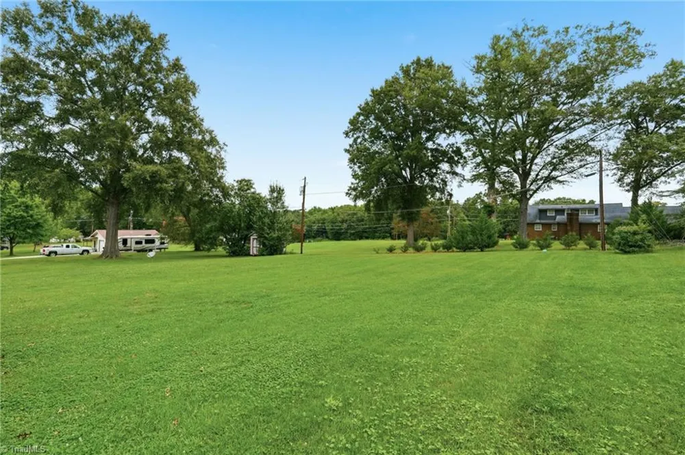 145 W Lake Road Eden, NC 27288