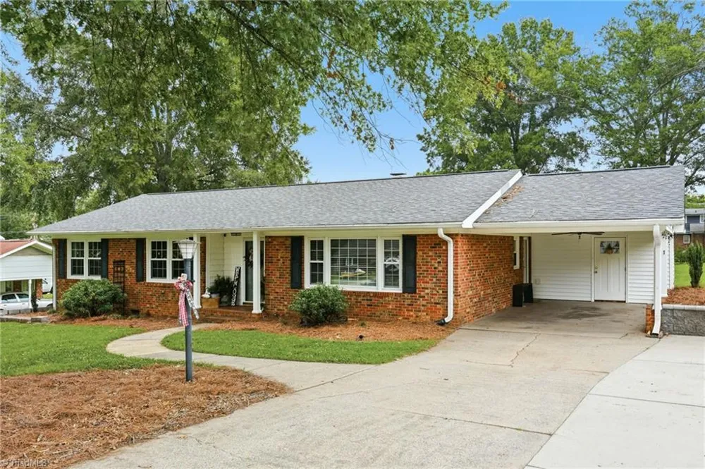 145 W Lake Road Eden, NC 27288