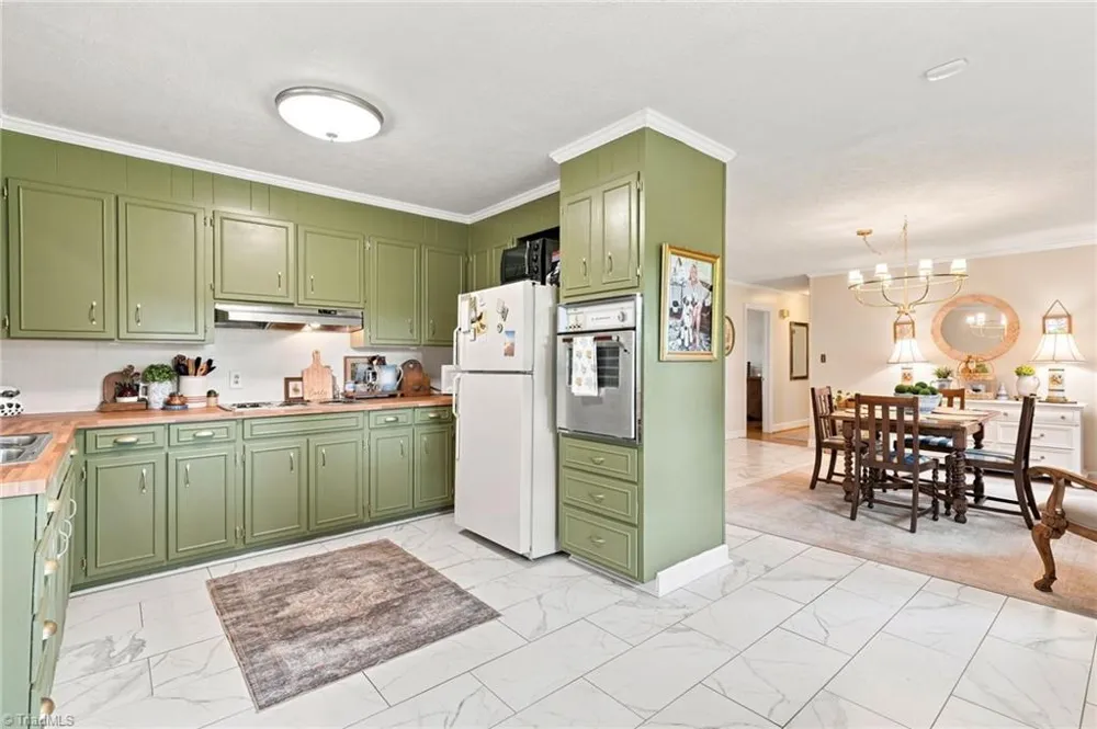145 W Lake Road Eden, NC 27288