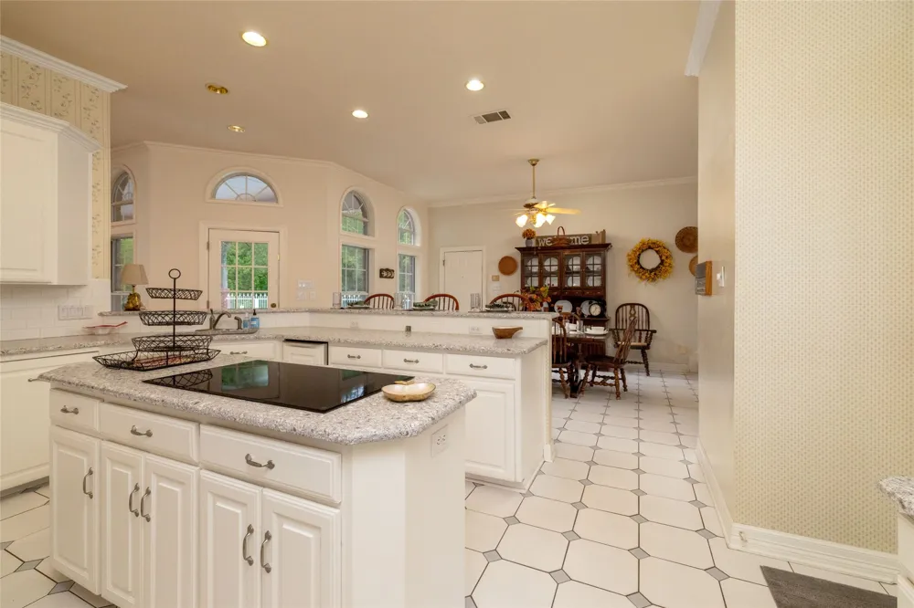 4106 Trail Bend Court Colleyville, TX 76034