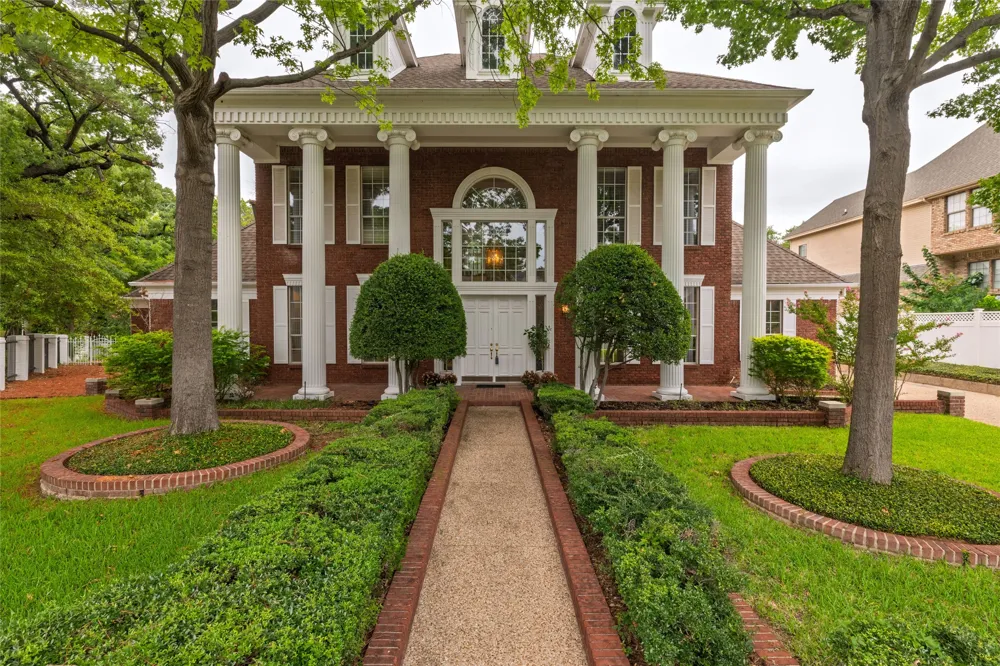 4106 Trail Bend Court Colleyville, TX 76034