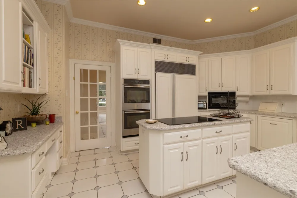 4106 Trail Bend Court Colleyville, TX 76034