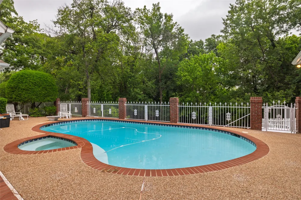 4106 Trail Bend Court Colleyville, TX 76034