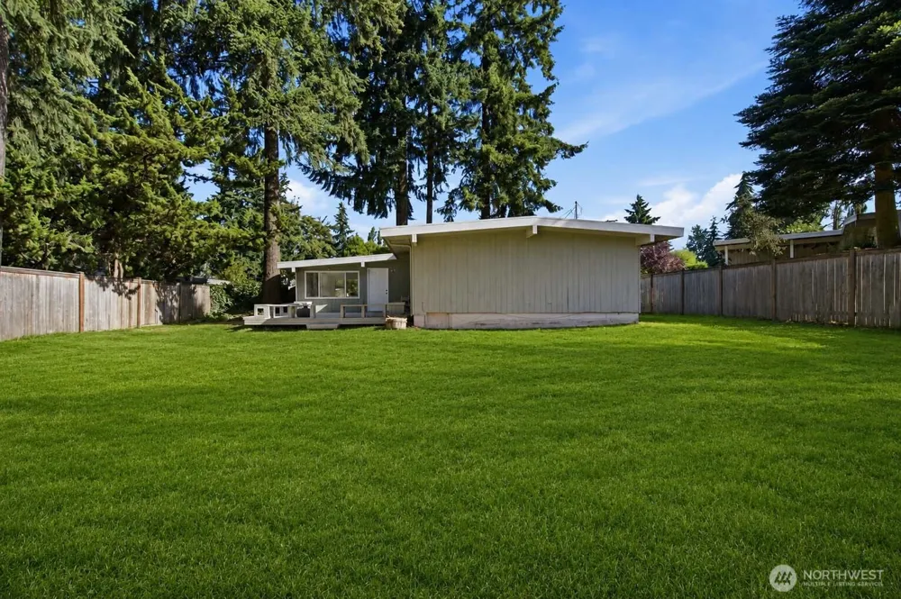 12039 SE 42nd St Bellevue, WA 98006