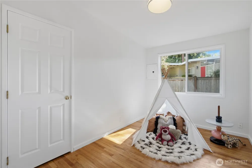 12039 SE 42nd St Bellevue, WA 98006