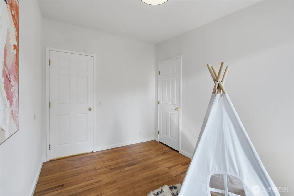 12039 SE 42nd St Bellevue, WA 98006