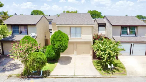 12504 Autumn Leaf Lane